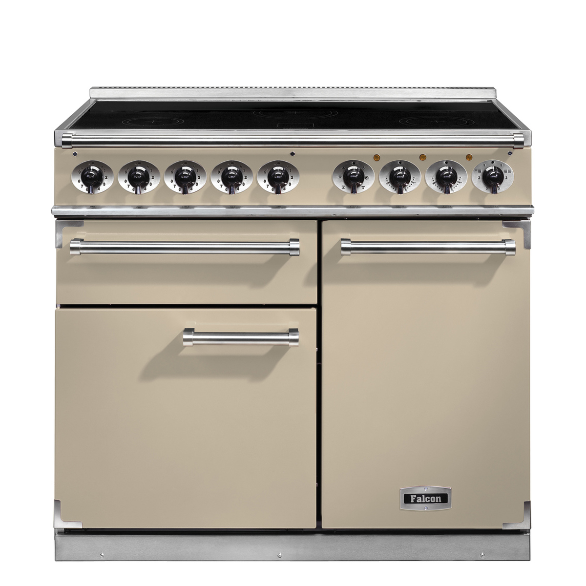 Freistehender Falcon Induktionsherd in cremefarben mit fünf Kochfeldern und drei Backöfen, moderne Edelstahlgriffe