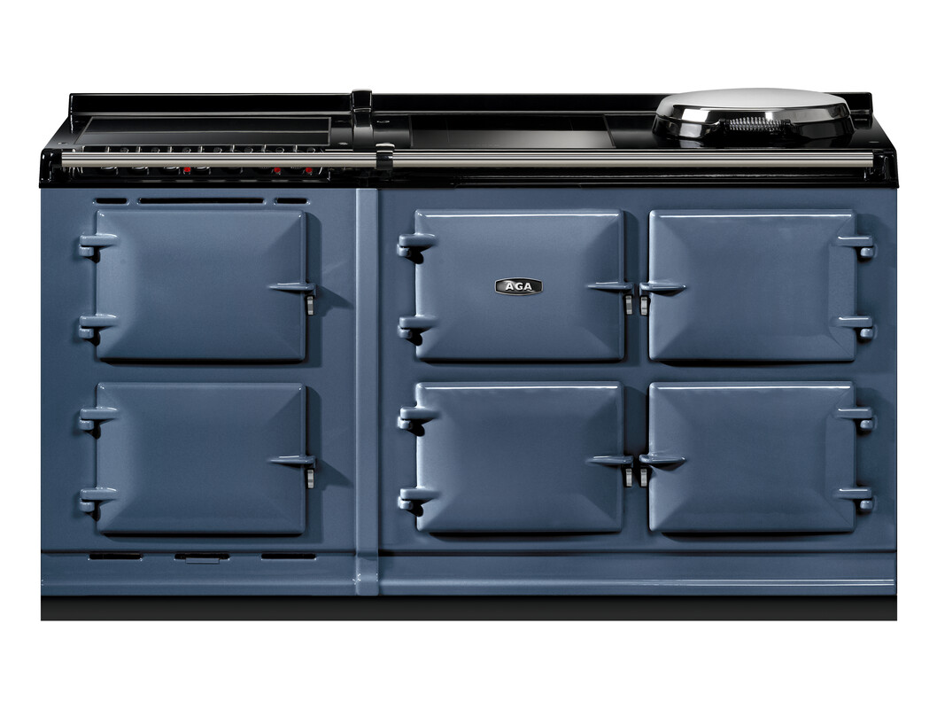 Blauer AGA Gusseisenherd mit sechs separaten Backofentüren und integrierter Kochplatte, ideal für die traditionelle Küche