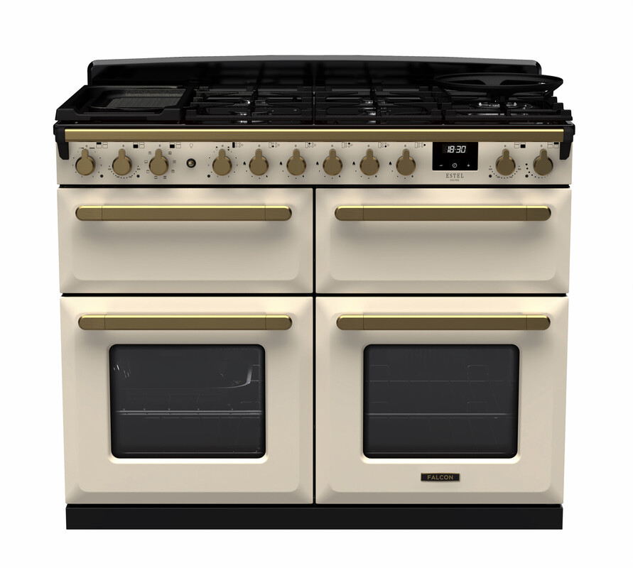 Großer cremefarbener Gasherd von Falcon mit vier Backöfen, goldenen Griffen und Retro-Optik, ideal für anspruchsvolles Kochen