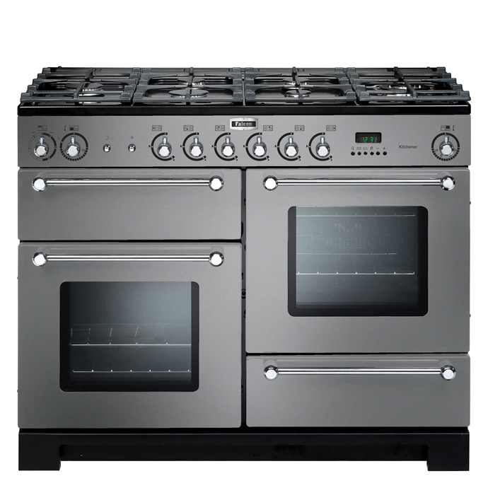 Großer Edelstahl-Gasherd von Falcon mit sechs Kochfeldern, drei Backöfen und mehreren Bedienknöpfen, freistehend