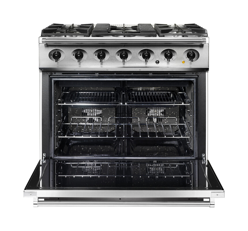 Moderner Gasherd aus Edelstahl mit sechs Drehknöpfen und offen stehender Backofentür, zwei Backkammern mit mehreren Rosten